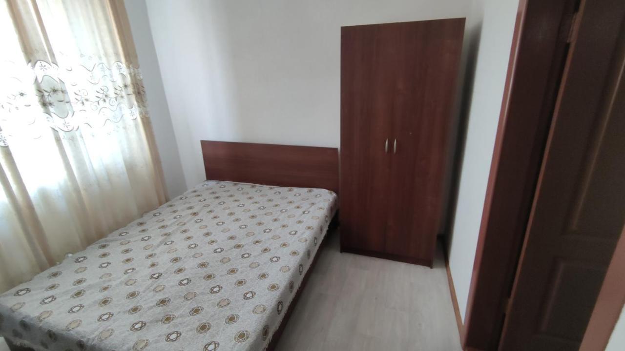 Хостел На Барахолки Almaty Esterno foto